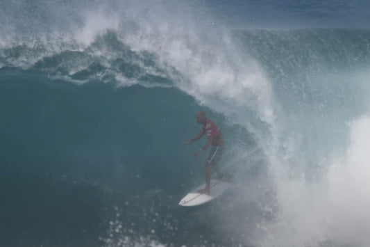 Kelly Slater getting barrelled at Pipeline